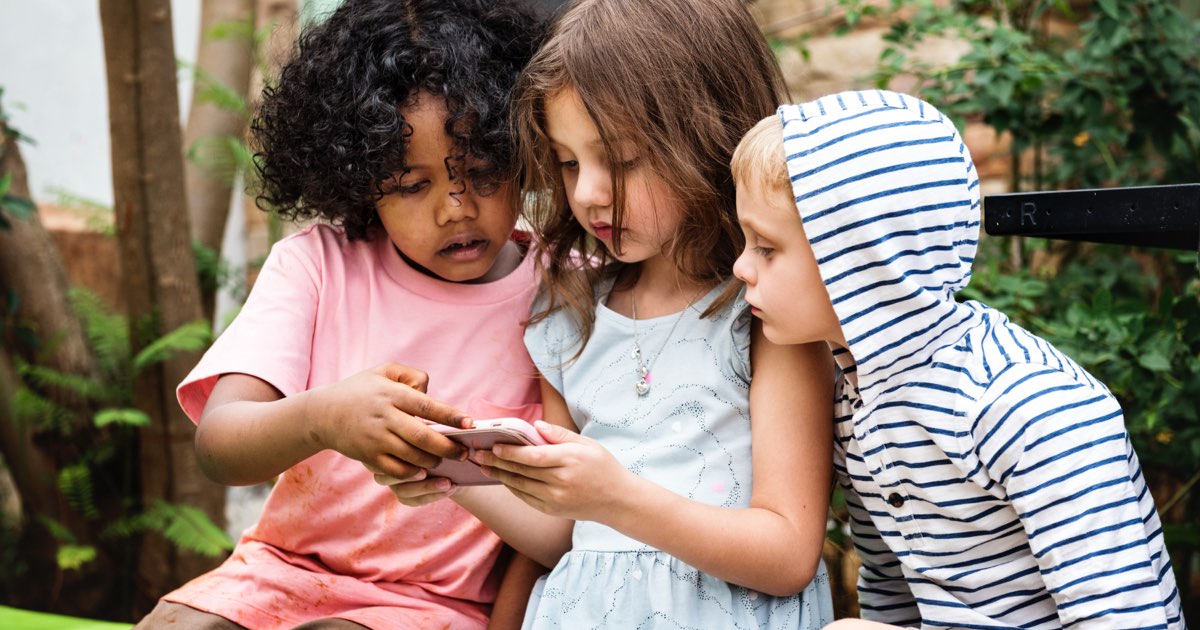 Handysucht in Familien: Wann wird es gefährlich?