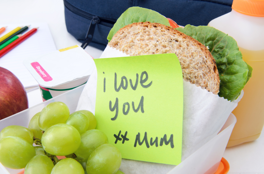 Bild einer Lunchbox mit Sandwich und grünen Weintrauben